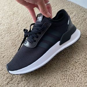 NWT ADIDAS TENNIS SHOES